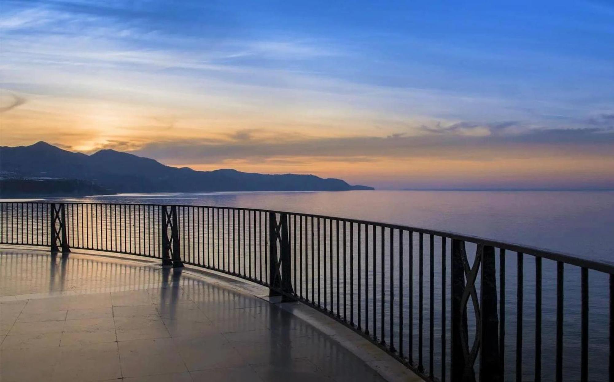 Estudio Jimena Cordoba En El Centro De Nerja Buitenkant foto